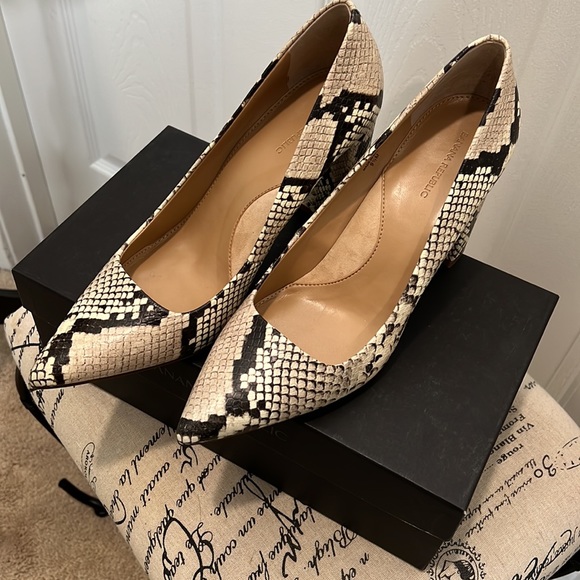 Banana Republic Women’s High Heel Shoe. Snake Print Design. All Leather. New - Picture 15 of 17